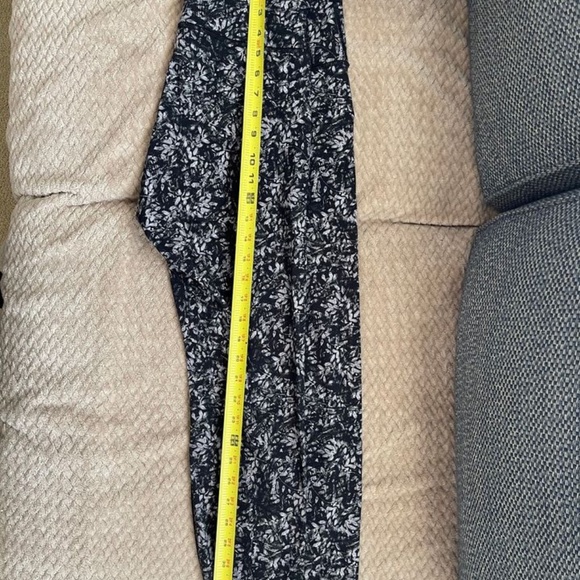 Lululemon Low Rise leggings - Picture 2 of 2